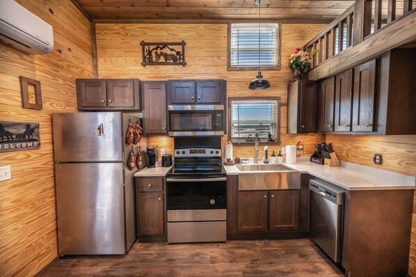 Fridge, microwave, oven, stovetop - The Evans Ranch - 140 (Fredericksburg)