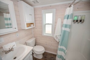 タオル、石鹸、シャンプー、トイレットペーパー