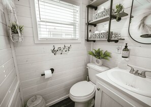 Handtücher, Seife, Shampoo, Toilettenpapier