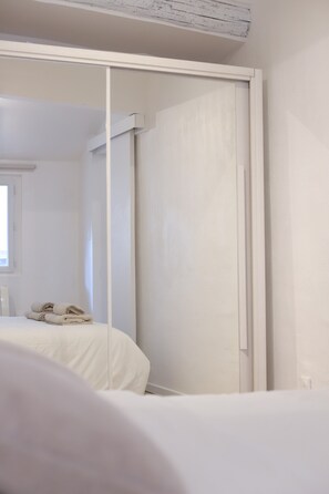1 bedroom, iron/ironing board, free WiFi, bed sheets - Beautiful Apartment in the Old Town - Close to the Sea (Nice)