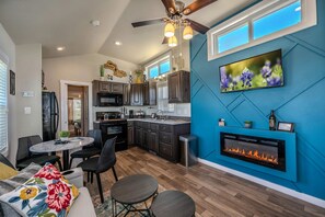 Smart TV, fireplace - Hilltop Harmony - 181 (Fredericksburg)