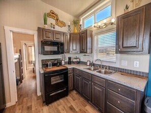 Fridge, microwave, oven, stovetop - Hilltop Harmony - 181 (Fredericksburg)