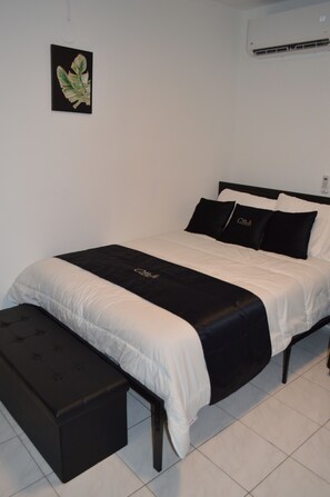 2 bedrooms, desk, WiFi, bed sheets - Casa Clemente. Experience Puerto Rico in a Unique & Artful Space!  Stay Local, (Carolina)