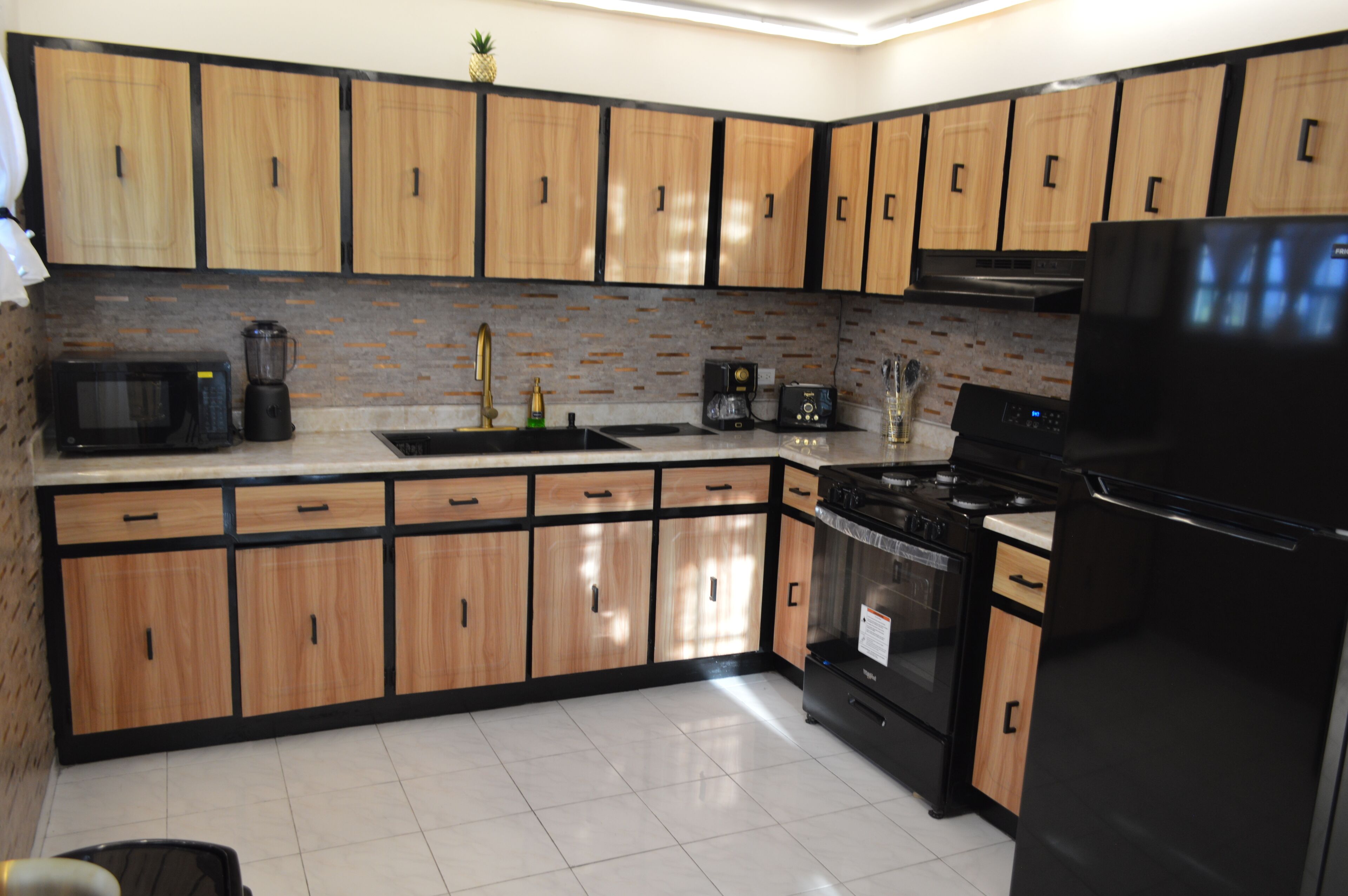 Microwave, oven, stovetop, coffee/tea maker