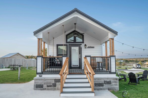 Exterior detail - 12 Doors - 192 (Fredericksburg)