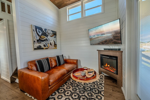 Smart TV y chimenea 