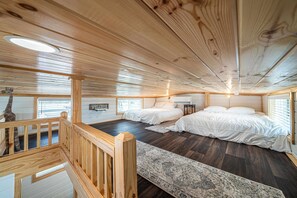 1 bedroom, free WiFi, bed sheets - Tiny Treasure - 227 (Fredericksburg)