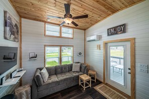 Smart TV - Tiny Treasure - 227 (Fredericksburg)