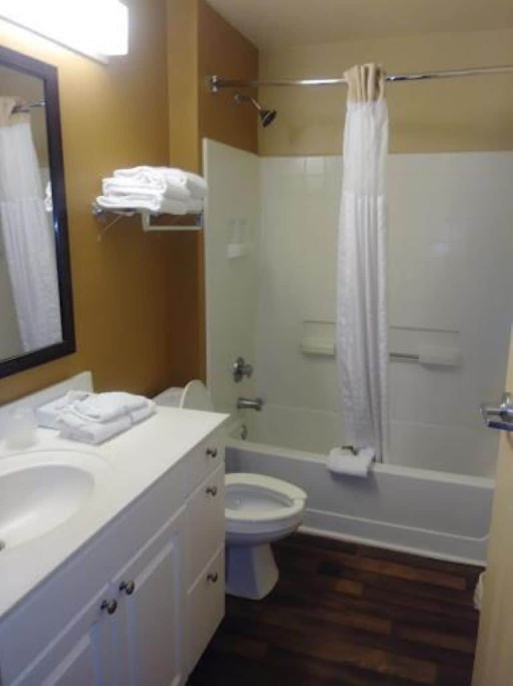 Ducha, bidet, toallas, jabón
