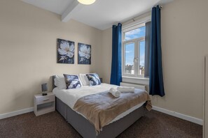 2 chambres, fer et planche à repasser, Wi-Fi, draps fournis