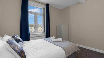 2 bedrooms, iron/ironing board, WiFi, bed sheets