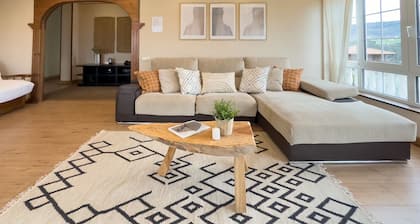 Villa with swimming pool, jacuzzi and sea views - 5 min from the port of Cudillero