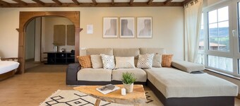 Villa with swimming pool, jacuzzi and sea views - 5 min from the port of Cudillero