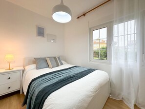 4 bedrooms, iron/ironing board, travel cot, free WiFi