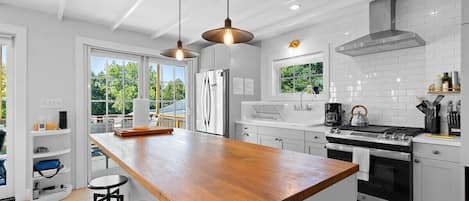 KĂŒhlschrank, Mikrowelle, Ofen, Herdplatte