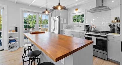 Harborside Cottage, walk to downtown