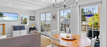 Harborside Cottage, walk to town