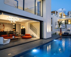 Pool - Luxury Villa w BBQ, Pool & Steps to the Beach (Μυρθιανος Πλακιάς)
