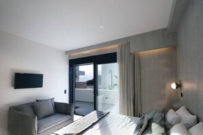 5 Schlafzimmer, Schreibtisch, Bügeleisen/Bügelbrett, Reisekinderbett