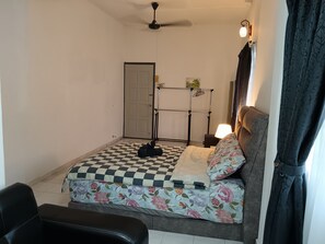 1 habitación, tabla de planchar con plancha y wifi