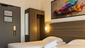 Habitación Confort con 2 camas individuales | Guardarropa