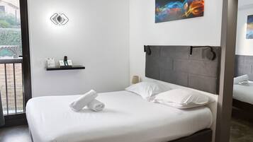 Cortinas blackout, tabla de planchar con plancha y cunas gratuitas