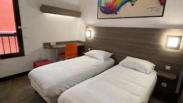 Comfort Twin kamer | Verduisterende gordijnen, een strijkplank/strijkijzer, gratis babybedden