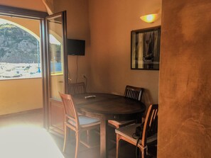 Huis, balkon, uitzicht op zee | Woonruimte