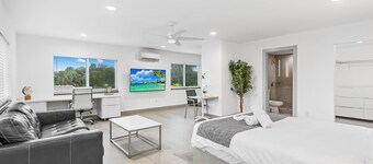 Unique Retreat - Unit D: Cool 2nd-Floor Retreat