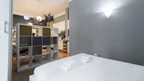 Fer et planche à repasser, accès au Wi-Fi (inclus), literie fournie