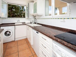 Maison, 4 chambres, terrasse | Blanchisserie