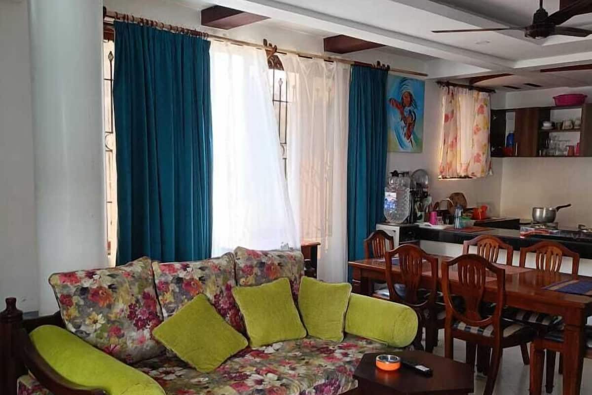 Classic Studio, City View | Ruang tamu | 24 inci sebuah televisyen pintar dengan digital 