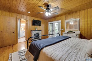 4 bedrooms, free WiFi, bed sheets