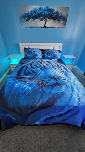 2 chambres, coffres-forts dans les chambres, fer et planche à repasser