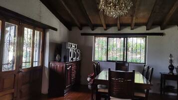Family Suite, Mountain View | Living area
