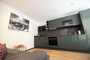 Basic-Apartment, 2 Schlafzimmer, Bergblick | Eigene Küche