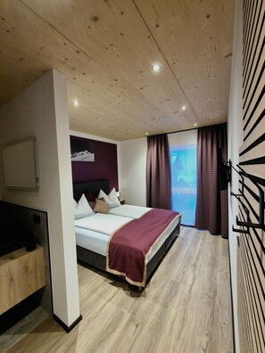 Comfort Condo, 2 Bedrooms, Balcony, Mountain View | 2 bedrooms, free cribs/infant beds, free WiFi, bed sheets