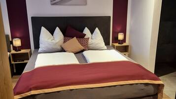 Basic-Apartment, 2 Schlafzimmer, Bergblick | 2 Schlafzimmer, kostenlose Babybetten, kostenloses WLAN, Bettwäsche