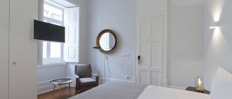 9 bedrooms, iron/ironing board, WiFi, bed sheets