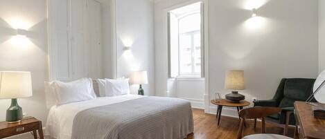 9 Schlafzimmer, BĂŒgeleisen/BĂŒgelbrett, WLAN, BettwĂ€sche