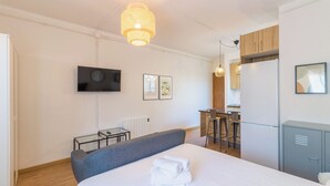Studio | Oppholdsområde | En 40-tommers TV med digitale kanaler