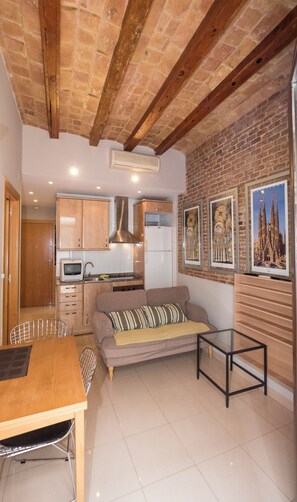 Family Apartment, 1 Bedroom, Balcony, City View | Private kitchen | Fridge, microwave, oven, stovetop - BeBarceloner Francesc Macia Apartments (Barcelona)