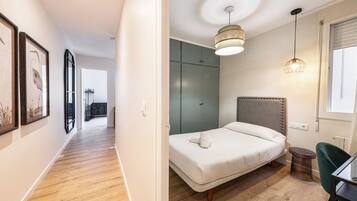 Appartement, 4 slaapkamers | Een bureau, een strijkplank/strijkijzer, babybedden (toeslag)