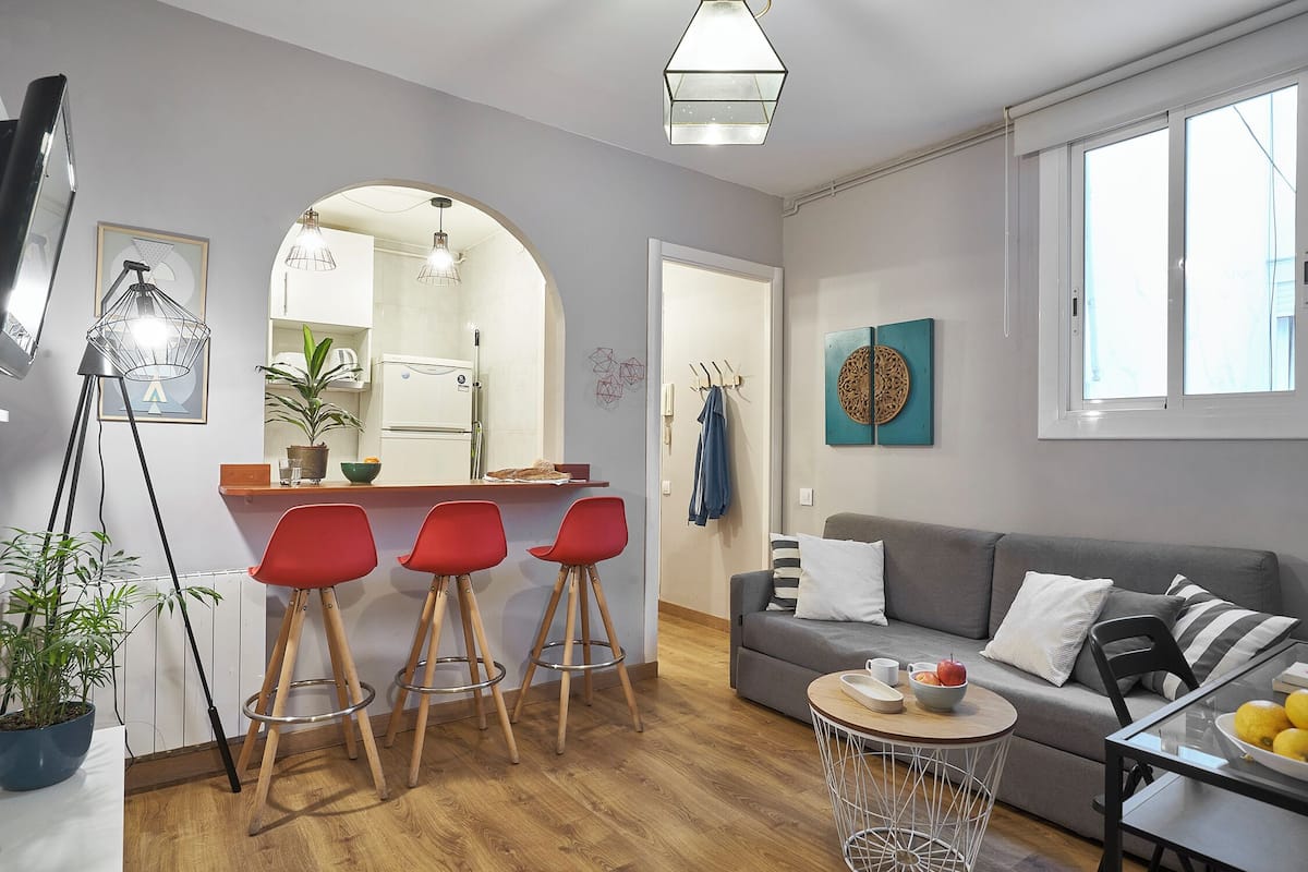 Apartment, 2 Bedrooms | Living area | 40-inch TV with digital channels