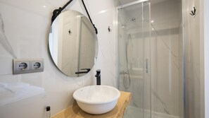 Deluxe Penthouse, City View | Bathroom