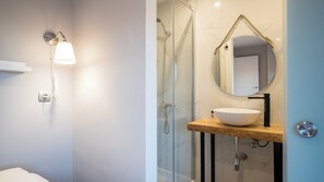 Bathroom - BeBarceloner Apartments San Marti Apar (Barcelona)