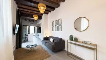 Apartamento familiar, balcón, vistas a la ciudad | Interior