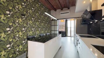 Apartament familiar, balcó, vistes a la ciutat | Interior