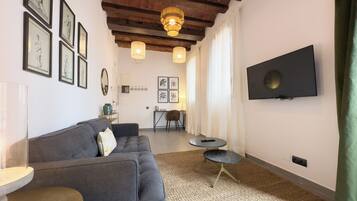 Apartament familiar, balcó, vistes a la ciutat | Interior