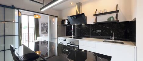 Family Apartment, Balcony, City View | Private kitchen